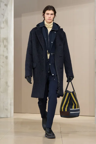 Look 9